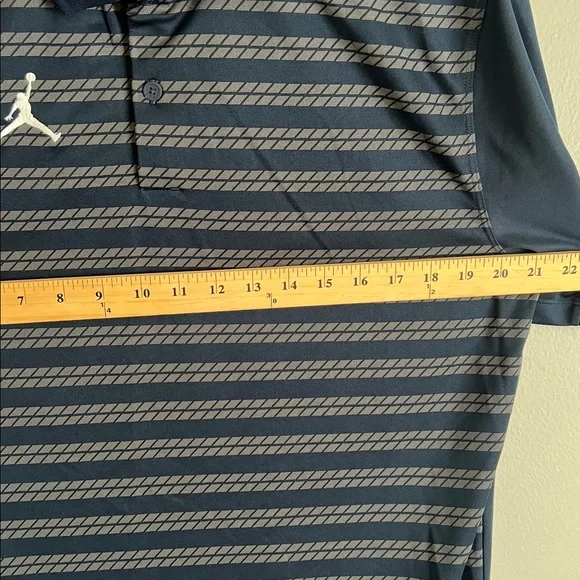 Jordan Men's Dark Blue Patterned Polo Shirt like new medium - Picture 6 of 6